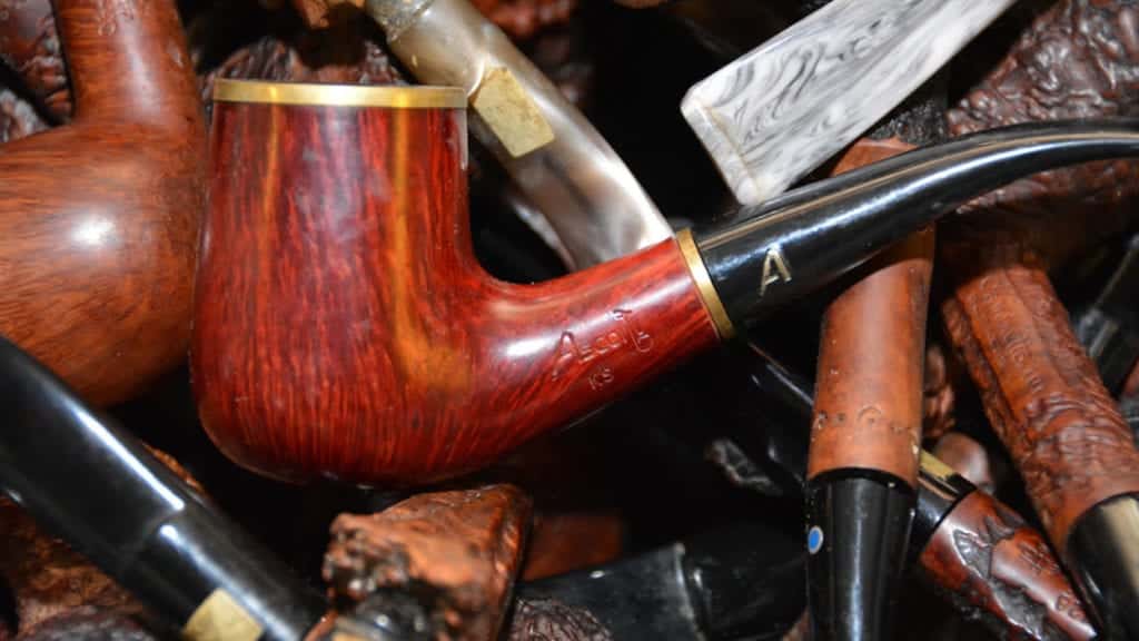 Collecting Tobacco Pipes