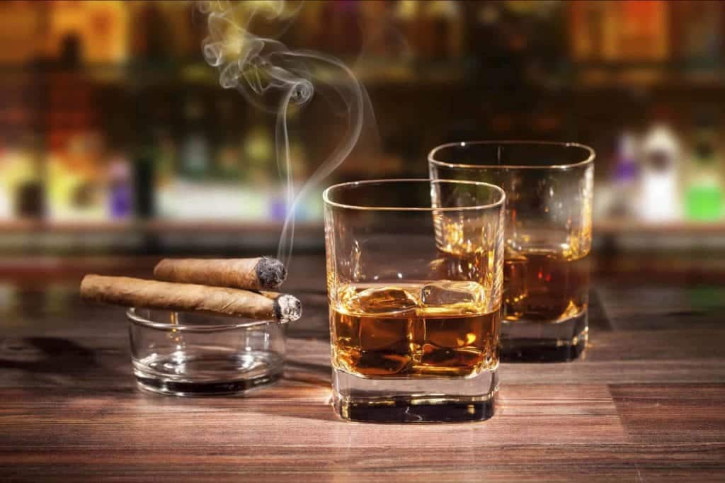 Bourbon & Cigars: Tips For Pairing Two Luxurious Worlds