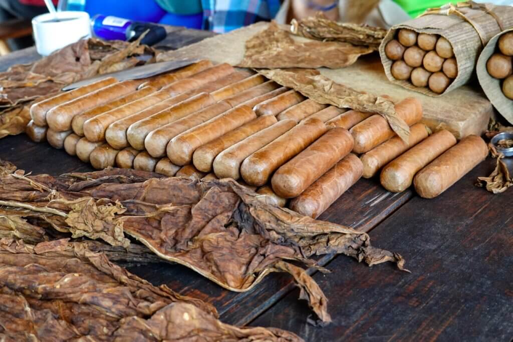 The Different Methods of Rolling a Cigar